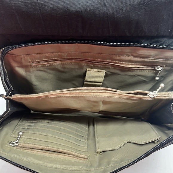 Baggallini Black Nylon Crossbody bag with built in wallet BP4424C - Picture 15 of 15